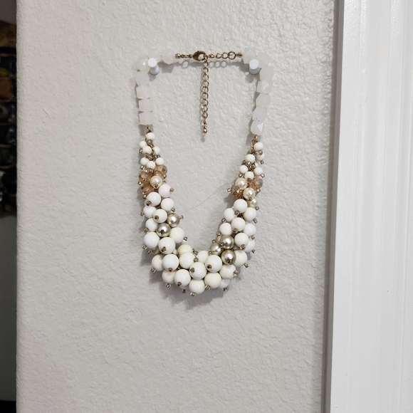 Vintage White and Gold Beaded Necklace - Picture 6 of 6